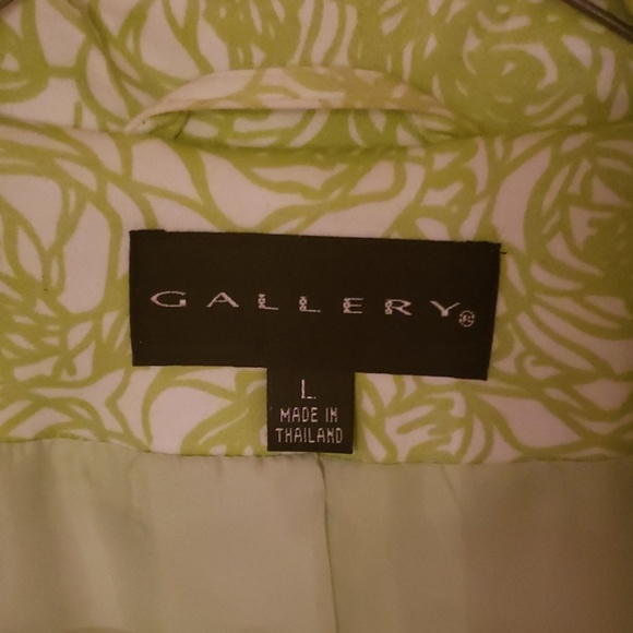 Gallery Trenchcoat - Picture 3 of 7